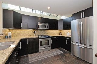 Photo 4: 5625 EAGLE Court in North Vancouver: Grouse Woods 1/2 Duplex for sale in "GROUSE WOODS" : MLS®# R2204369