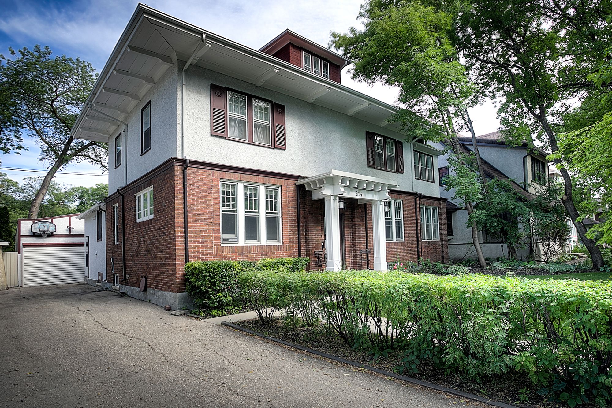 Main Photo: 214 Oxford Street in Winnipeg: River Heights North Single Family Detached for sale (1C)  : MLS®# 1917710