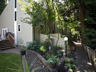 Photo 1: 753 W QUEENS RD in North Vancouver: Delbrook Townhouse for sale : MLS®# V1098694