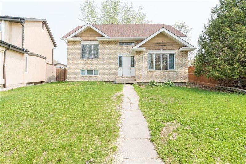 FEATURED LISTING: 31 Rothshire Place Winnipeg