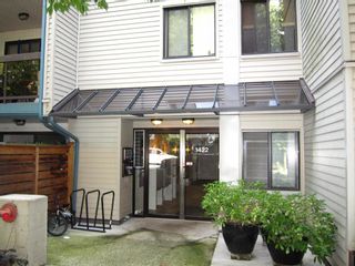 Photo 2: 319 1422 E 3RD Avenue in Vancouver: Grandview Woodland Condo for sale in "La Contessa" (Vancouver East)  : MLS®# R2490928