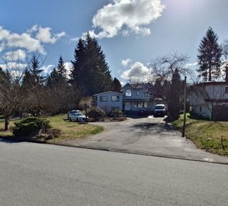 Photo 2: 20908 NEWLANDS Drive in Langley: Langley City House for sale : MLS®# R2859611