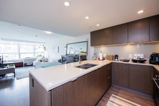 Main Photo: 401 112 E 13TH Street in North Vancouver: Central Lonsdale Condo for sale in "Centreview" : MLS®# R2854924