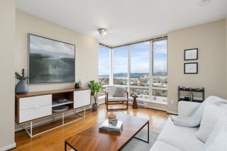 Photo 2: 701 2483 SPRUCE Street in Vancouver: Fairview VW Condo for sale in "SKYLINE ON BROADWAY" (Vancouver West)  : MLS®# R2691893