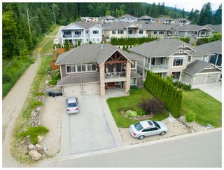 Photo 1: 1020 Southwest 23 Avenue in Salmon Arm: The Ridge House for sale (SW Salmon Arm)  : MLS®# 10097166