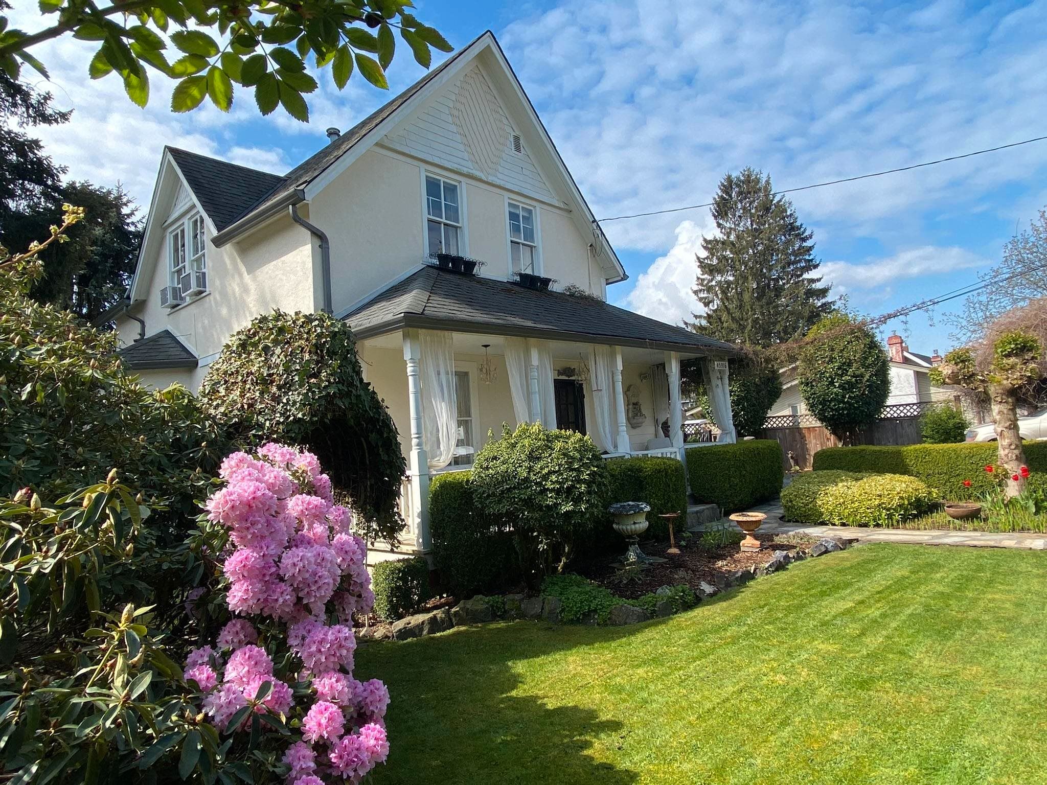 Main Photo: 45916 LEWIS Avenue in Chilliwack: Chilliwack Proper West House for sale : MLS®# R2683976