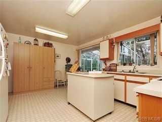 Photo 11: 240 Burnett Rd in VICTORIA: VR Six Mile House for sale (View Royal)  : MLS®# 626557