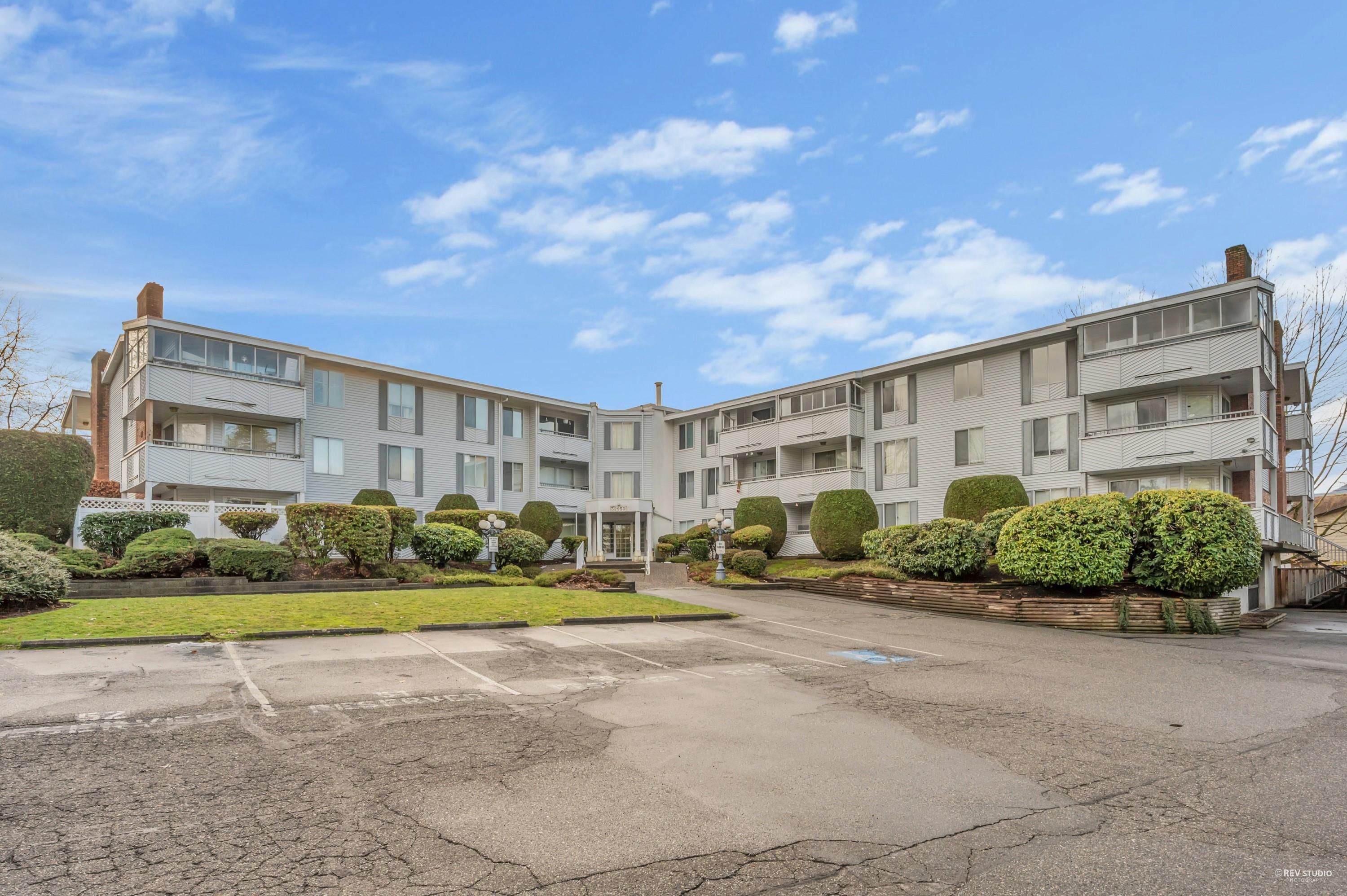 Main Photo: 109 32950 AMICUS Place in Abbotsford: Central Abbotsford Condo for sale in "The Haven" : MLS®# R2640906