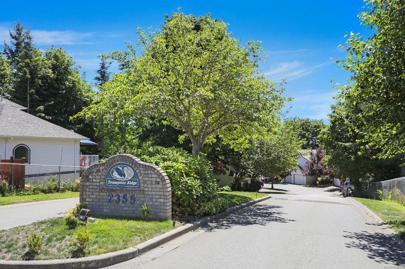 FEATURED LISTING: 39 - 2355 Valley View Dr Courtenay