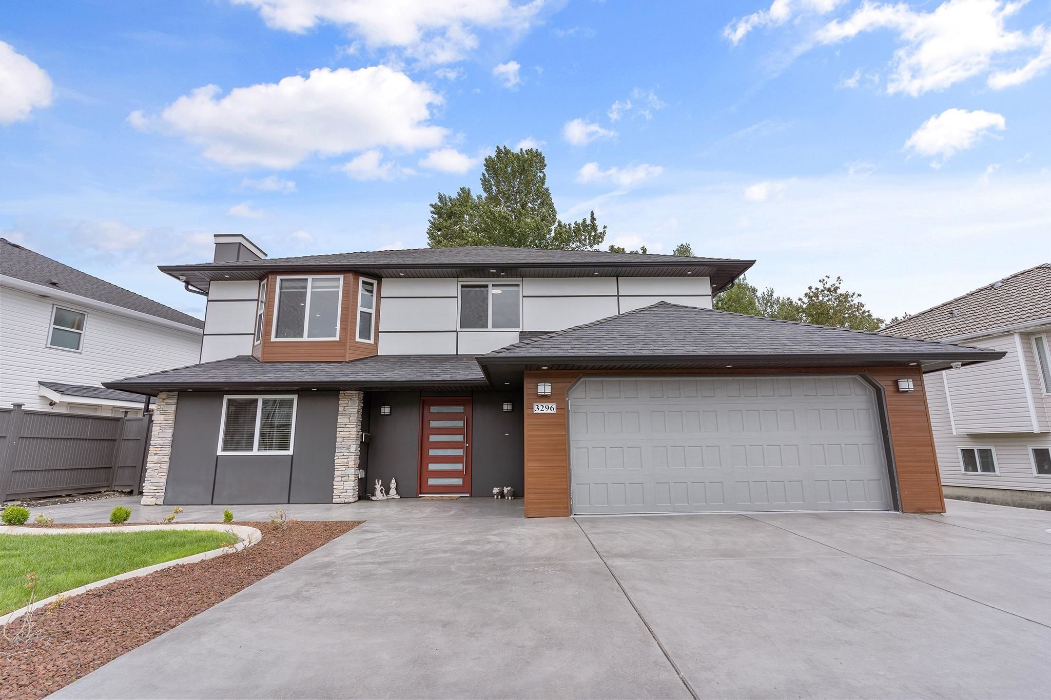 Main Photo: 3296 GOLDFINCH Street in Abbotsford: Abbotsford West House for sale : MLS®# R2701669
