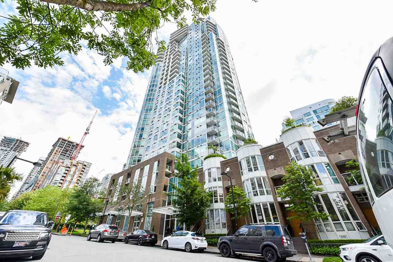 Main Photo: 2002 1500 HORNBY Street in Vancouver: Yaletown Condo for sale in "888 BEACH" (Vancouver West)  : MLS®# R2461920