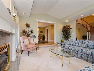 Photo 4: 917 Maltwood Terr in VICTORIA: SE Broadmead House for sale (Saanich East)  : MLS®# 751326