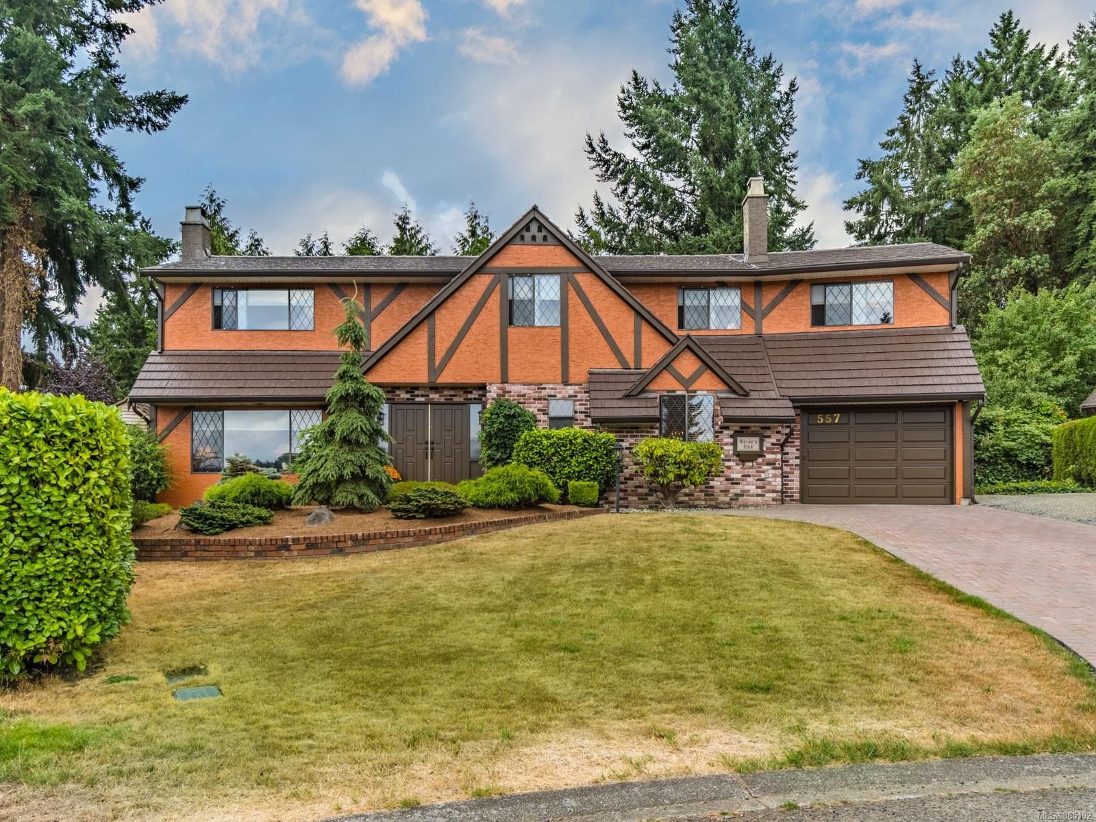 Main Photo: 557 W Greenbriar Pl in Nanaimo: Na Departure Bay House for sale : MLS®# 885102