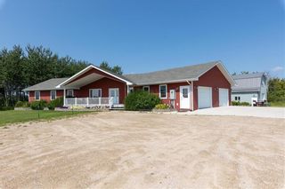 Photo 1: 309 Hanover Road East in Steinbach: R16 Residential for sale : MLS®# 202321668