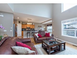 Photo 4: 131 Valley Stream Circle NW in Calgary: Valley Ridge House for sale : MLS®# C4092729