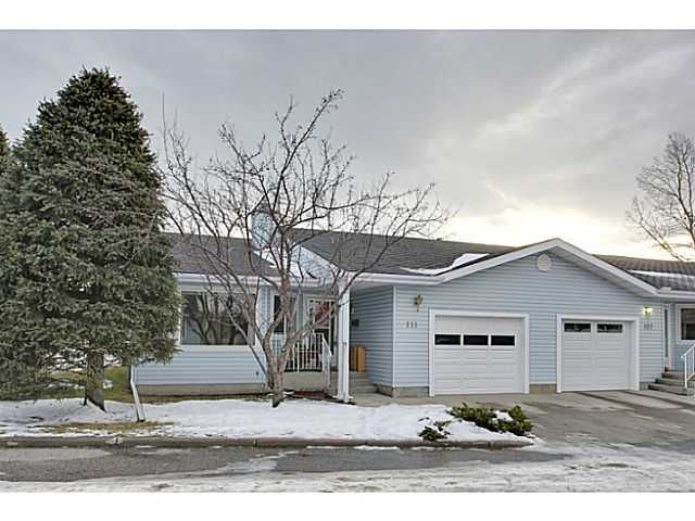 Main Photo: 111 LINCOLN Manor SW in Calgary: Lincoln Park Residential Attached for sale : MLS®# C3645998