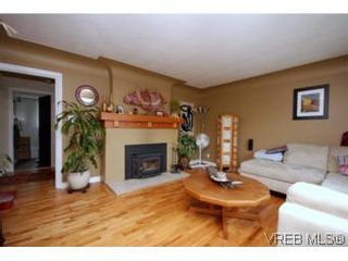 Photo 2: 3029 Millgrove St in VICTORIA: SW Gorge House for sale (Saanich West)  : MLS®# 534556