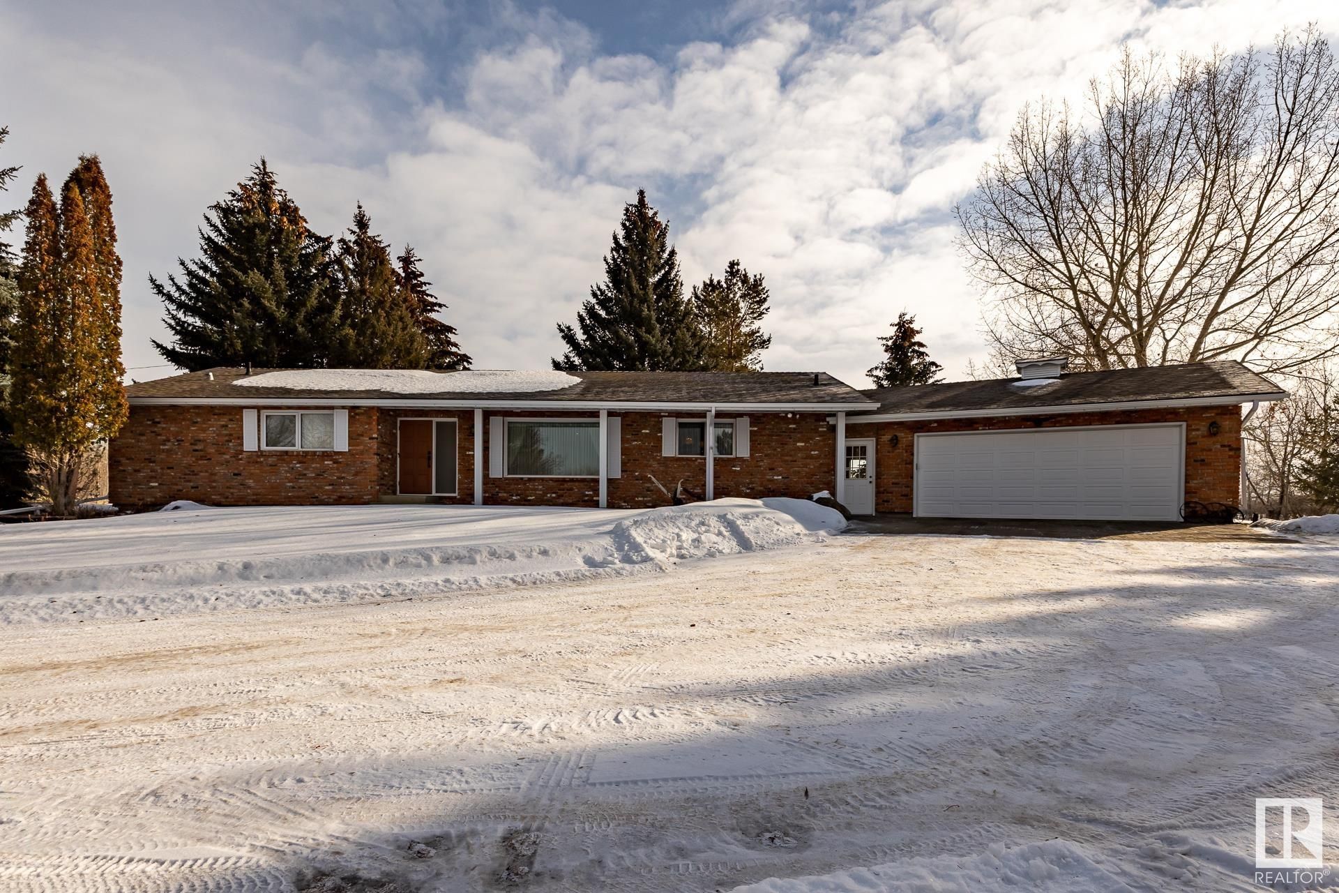 Main Photo: 2803 28 Avenue in Edmonton: Zone 53 House for sale : MLS®# E4328033
