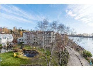 Photo 1: 411 2020 SE KENT Avenue in Vancouver: South Marine Condo for sale in "Tugboat Landing" (Vancouver East)  : MLS®# R2418347