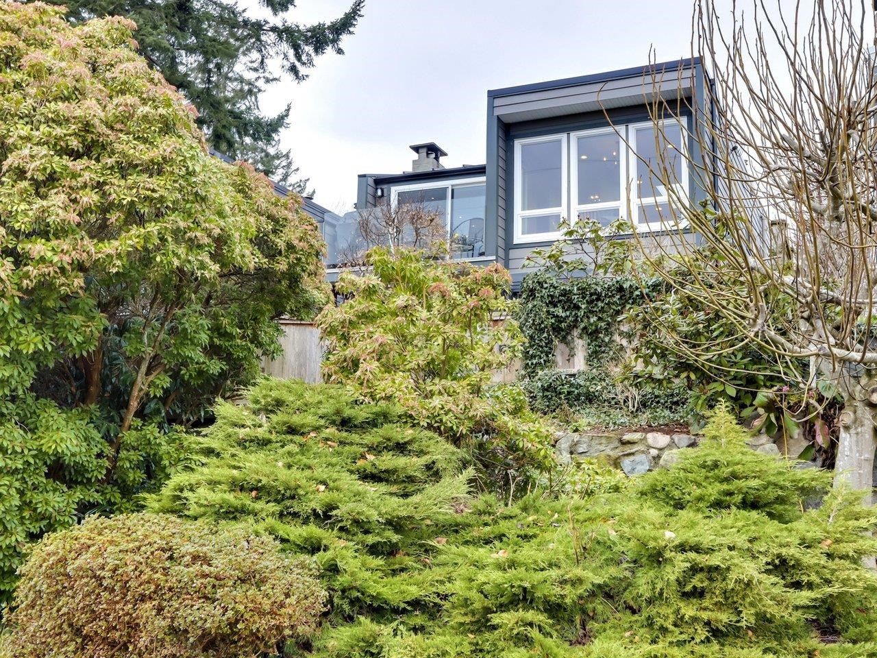 Main Photo: 256 W 28TH Street in North Vancouver: Upper Lonsdale House for sale : MLS®# R2664646