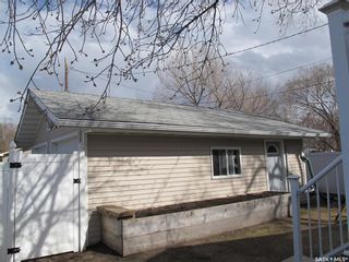 Photo 4: 102 Grove Street in Lampman: Residential for sale : MLS®# SK894188