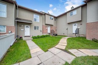 Photo 2: 22 64 Whitnel Court NE in Calgary: Whitehorn Row/Townhouse for sale : MLS®# A2134777