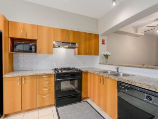 Photo 5: 17 9088 HALSTON Court in Burnaby: Government Road Townhouse for sale in "TERRAMOR" (Burnaby North)  : MLS®# R2043063