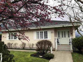 Photo 2: 3913 TRINITY Street in Burnaby: Vancouver Heights House for sale in "Vancouver Heights" (Burnaby North)  : MLS®# R2443031