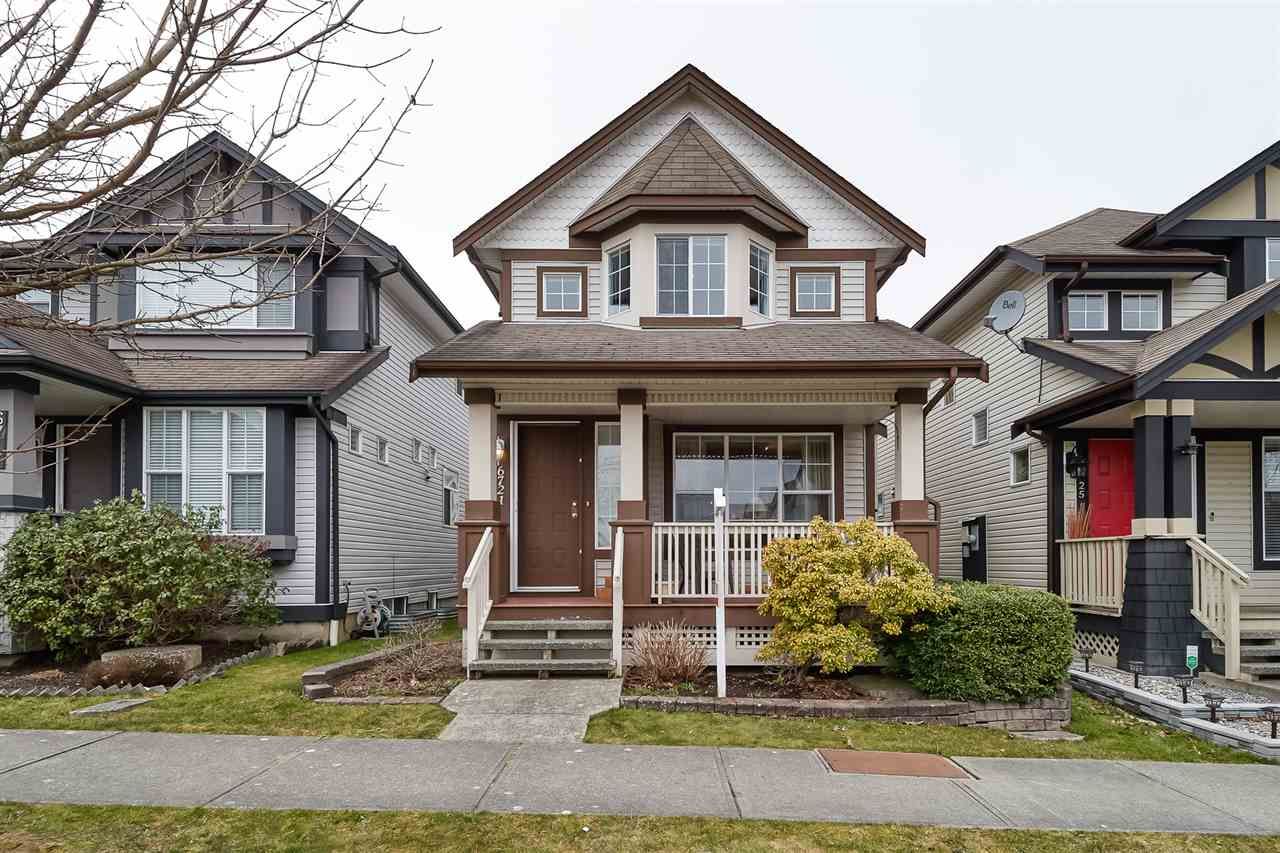 Main Photo: 6721 184A Street in Surrey: Cloverdale BC House for sale in "HEARTLAND" (Cloverdale)  : MLS®# R2387908