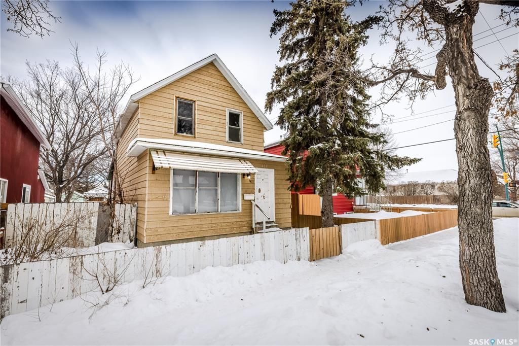 Main Photo: 403 H Avenue South in Saskatoon: Riversdale Residential for sale : MLS®# SK884120