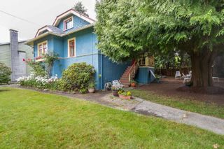 Photo 1: 726 TENTH Street in New Westminster: Moody Park House for sale : MLS®# R2088044