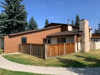 Photo 1: 326 5404 10 Avenue SE in Calgary: Penbrooke Meadows Row/Townhouse for sale : MLS®# A1030950