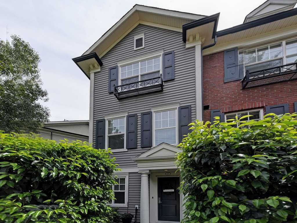 Main Photo: 65 101 FRASER Street in Port Moody: Port Moody Centre Townhouse for sale in "CORBEAU" : MLS®# R2391678