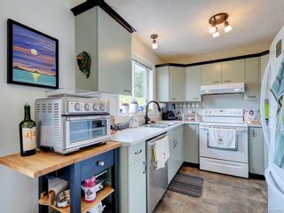 Photo 8: 5 7570 Tetayut Rd in Central Saanich: CS Hawthorne Manufactured Home for sale : MLS®# 932404