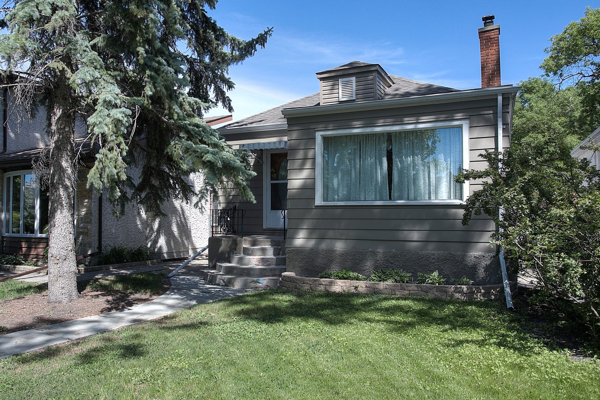Main Photo: 96 Crawford Avenue in Winnipeg: Norwood Flats Single Family Detached for sale (2B)  : MLS®# 202115171