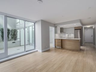 Photo 2: 221 1783 MANITOBA Street in Vancouver: False Creek Condo for sale in "Residences at West" (Vancouver West)  : MLS®# R2055907