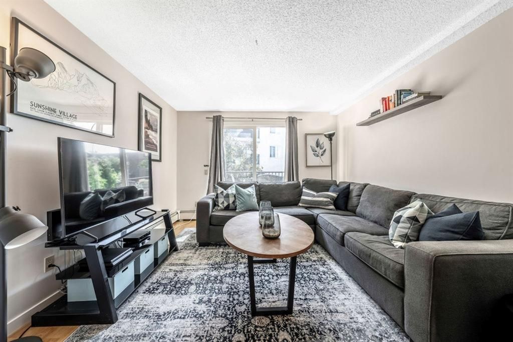 Main Photo: 30 2400 15 Street SW in Calgary: Bankview Row/Townhouse for sale : MLS®# A1250617