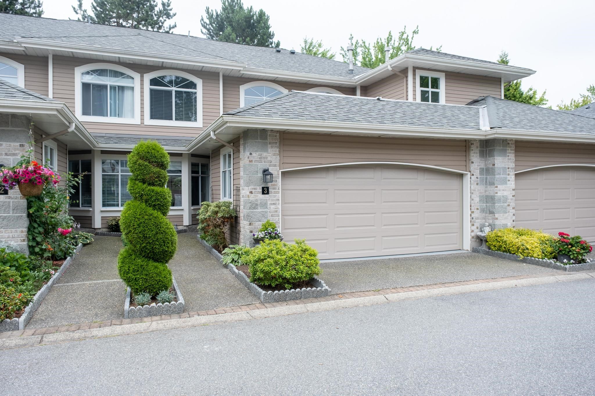 Main Photo: 3 15273 24 Avenue in Surrey: King George Corridor Townhouse for sale in "Peninsula Village" (South Surrey White Rock)  : MLS®# R2710765