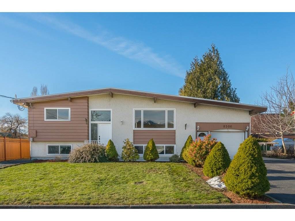 Main Photo: 8506 HOWARD Crescent in Chilliwack: Chilliwack E Young-Yale House for sale : MLS®# R2135206
