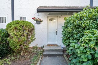 Photo 2: 117 32880 BEVAN Way in Abbotsford: Central Abbotsford Townhouse for sale in "Bevan Gardens" : MLS®# R2816429