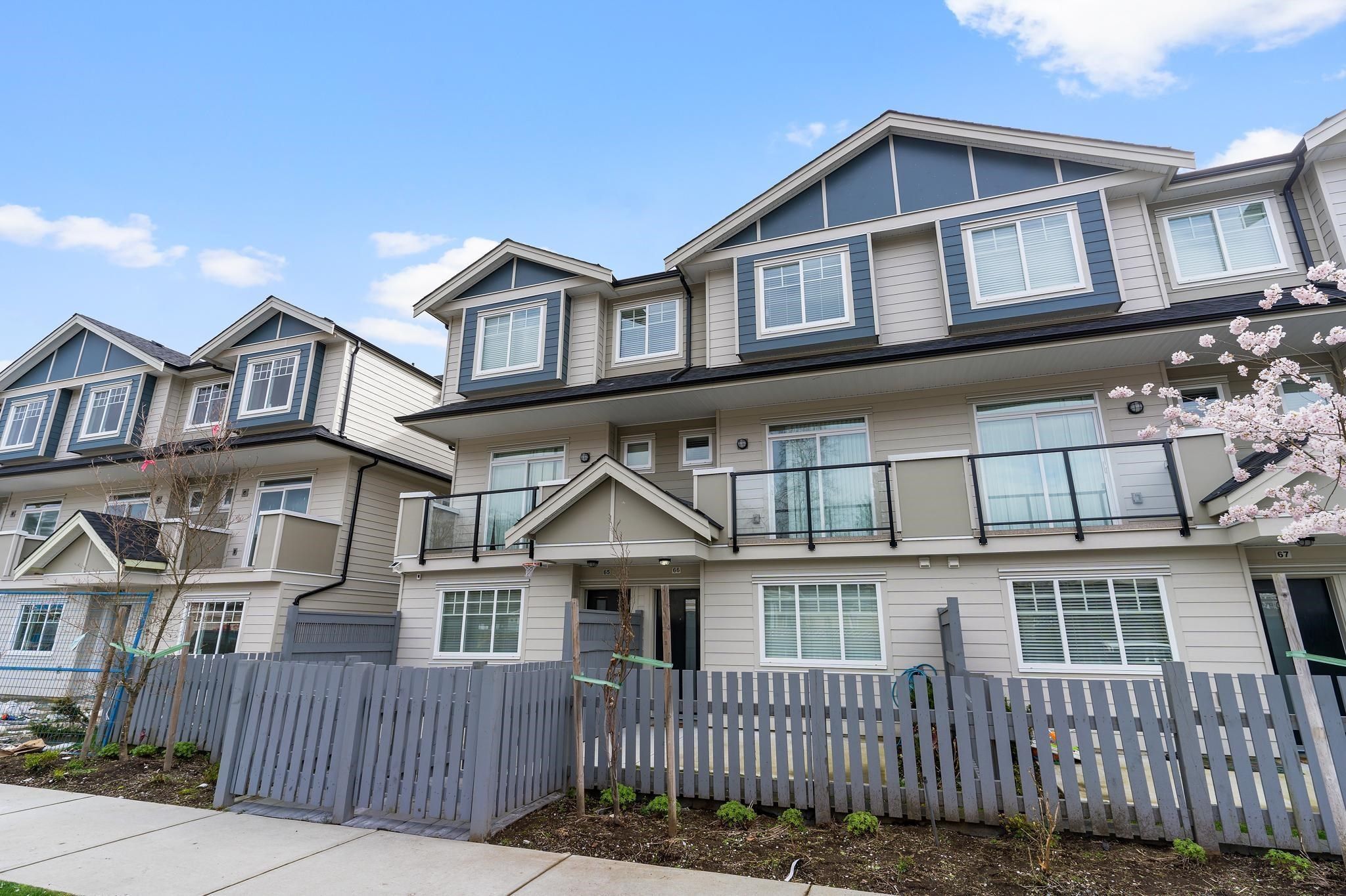Main Photo: 66 13898 64 Avenue in Surrey: Sullivan Station Townhouse for sale : MLS®# R2673464