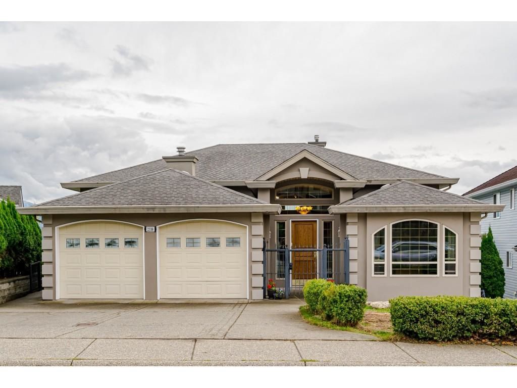 Main Photo: 2336 MOUNTAIN Drive in Abbotsford: Abbotsford East House for sale in "Mountain Village" : MLS®# R2625684