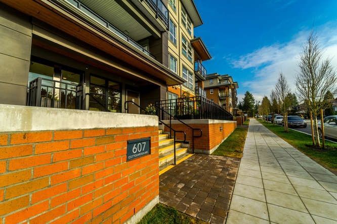 Main Photo: 206 607 COTTONWOOD Avenue in Coquitlam: Coquitlam West Condo for sale in "STANTON HOUSE BY POLYGON" : MLS®# R2243210