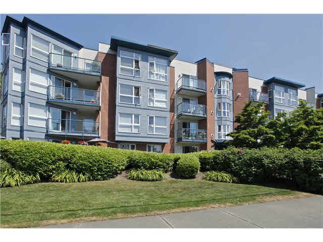 Main Photo: 207 20277 53 Avenue in Langley: Langley City Condo for sale in "Metro II" : MLS®# F1446990
