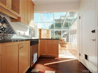Photo 7: 2557 Vancouver St in VICTORIA: Vi Hillside House for sale (Victoria)  : MLS®# 684317
