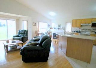 Photo 2: 41 Royal Amber Crest in MOUNT ALBERT: House (Bungalow) for sale : MLS®# N1003527