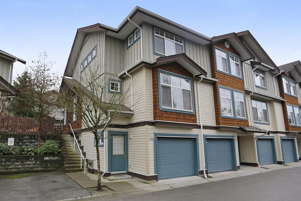 Main Photo: 20 16588 FRASER Highway in Surrey: Fleetwood Tynehead Townhouse for sale in "CASTLE PINES" : MLS®# R2147549