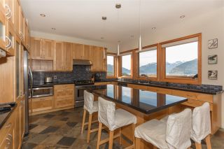 Photo 8: 2001 CLIFFSIDE Lane in Squamish: Hospital Hill House for sale : MLS®# R2249140