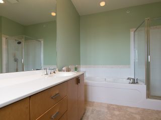 Photo 11: 2411 SHADBOLT LN in West Vancouver: Panorama Village Townhouse for sale in "Klahaya" : MLS®# V1021422