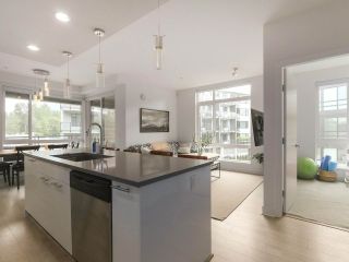 Photo 2: 408 733 W 3RD Street in North Vancouver: Harbourside Condo for sale in "THE SHORE" : MLS®# R2424919